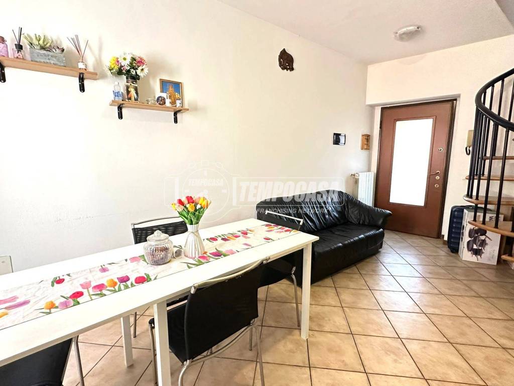 appartamento in vendita a Capriate San Gervasio in zona Capriate