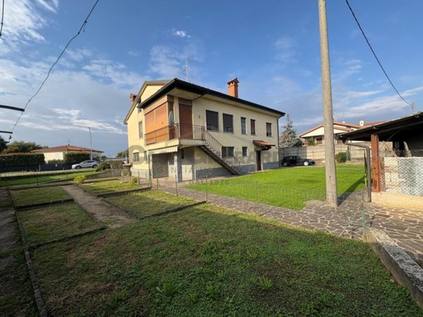 casa indipendente in vendita a Capriate San Gervasio in zona Capriate