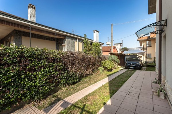 casa indipendente in vendita a Capriate San Gervasio in zona Crespi d'Adda