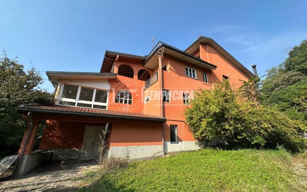 ufficio in vendita a Capriate San Gervasio in zona Crespi d'Adda