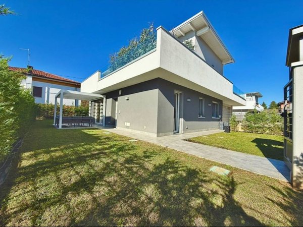 casa indipendente in vendita a Capriate San Gervasio