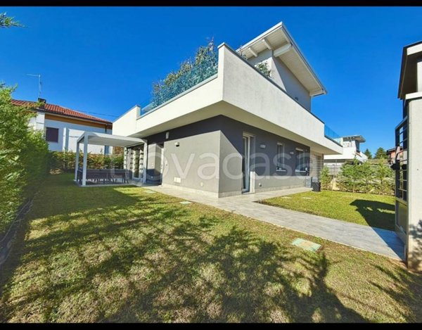 casa indipendente in vendita a Capriate San Gervasio