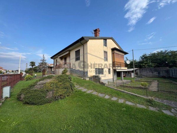 casa indipendente in vendita a Capriate San Gervasio