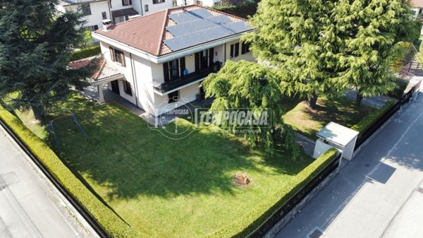 casa indipendente in vendita a Capriate San Gervasio