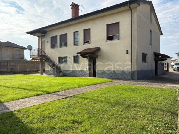 casa indipendente in vendita a Capriate San Gervasio