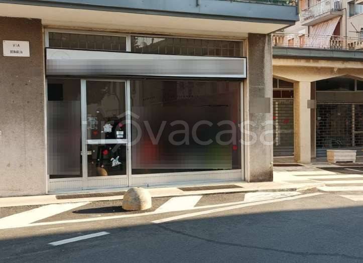 negozio in vendita a Capriate San Gervasio