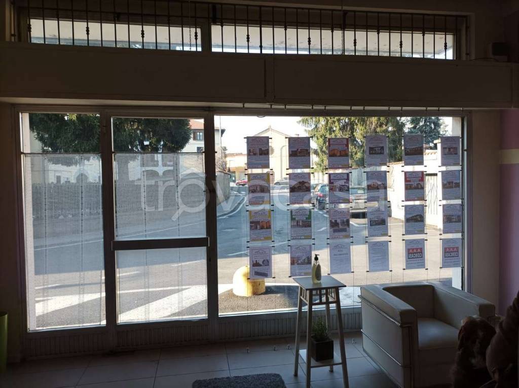 negozio in vendita a Capriate San Gervasio