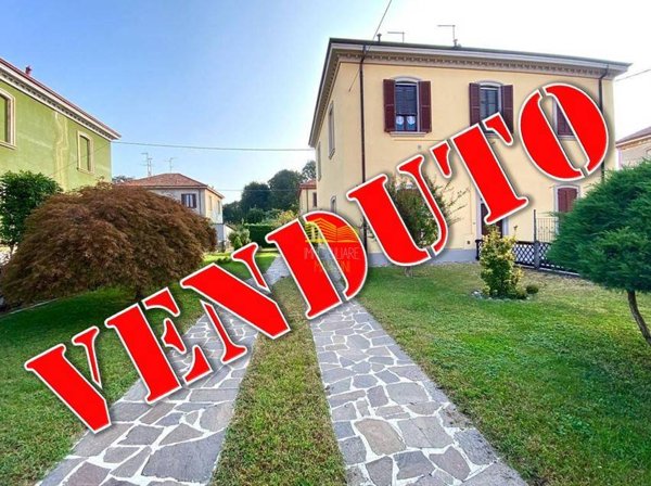 casa indipendente in vendita a Capriate San Gervasio in zona Crespi d'Adda