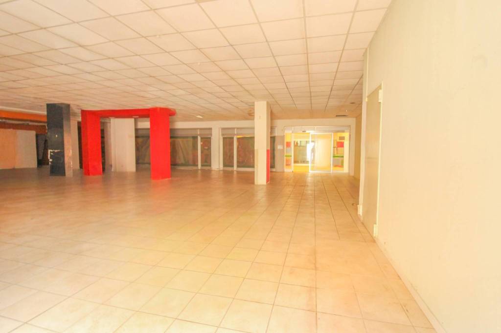 negozio in vendita a Capriate San Gervasio in zona Capriate