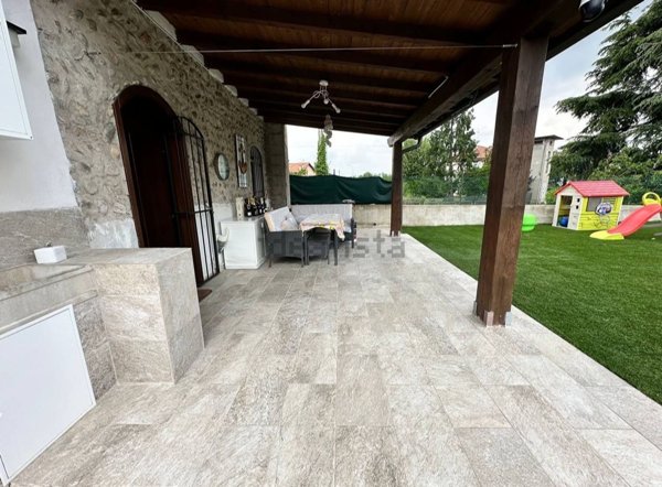 casa indipendente in vendita a Capriate San Gervasio