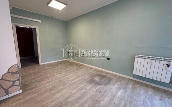 negozio in vendita a Capriate San Gervasio