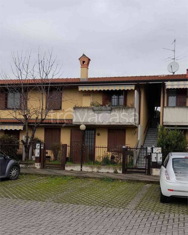 casa indipendente in vendita a Capriate San Gervasio