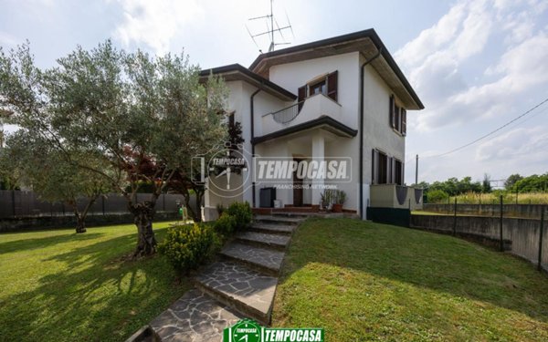 casa indipendente in vendita a Capriate San Gervasio