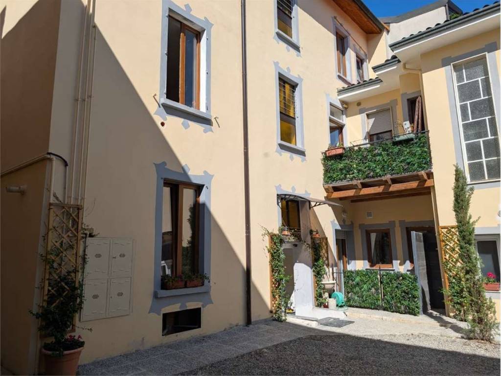 appartamento in vendita a Capriate San Gervasio