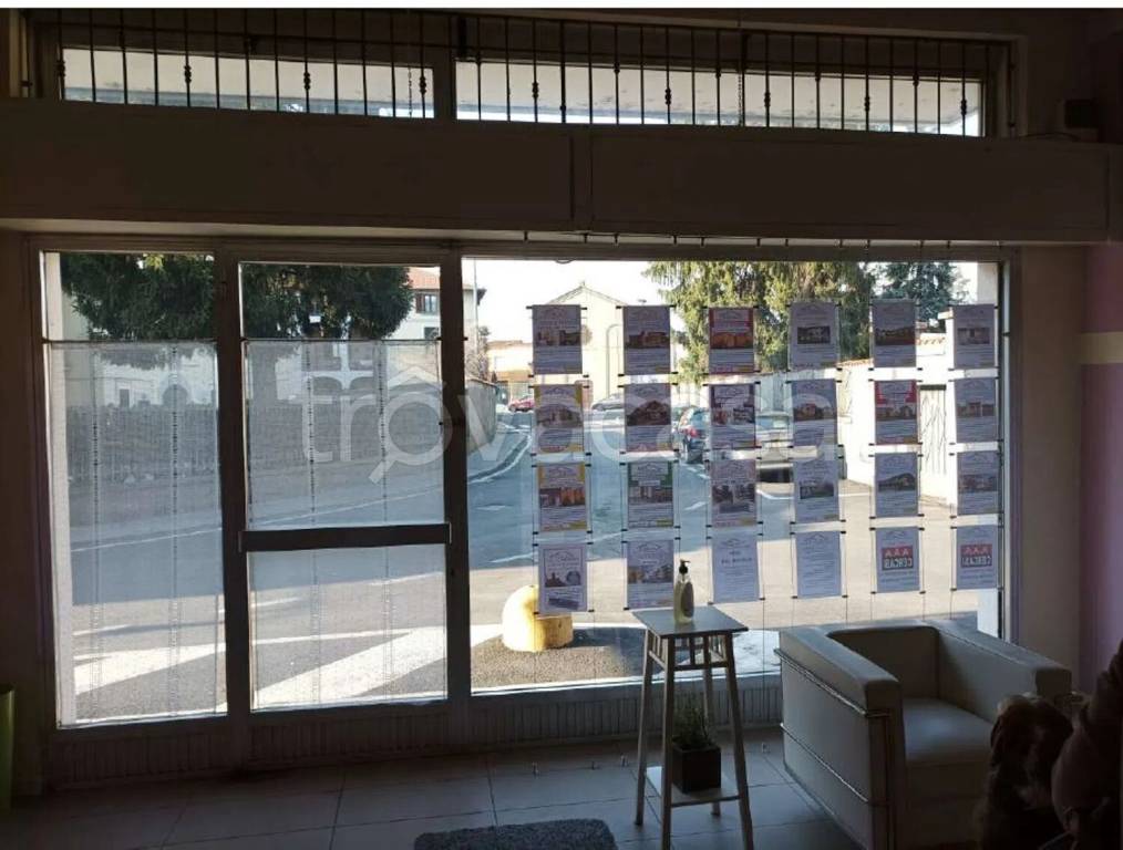 negozio in vendita a Capriate San Gervasio