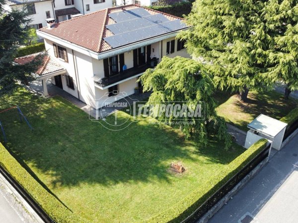 casa indipendente in vendita a Capriate San Gervasio