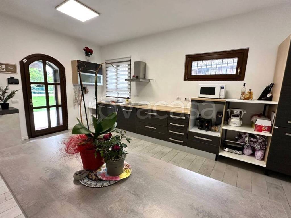 casa indipendente in vendita a Capriate San Gervasio in zona Crespi d'Adda