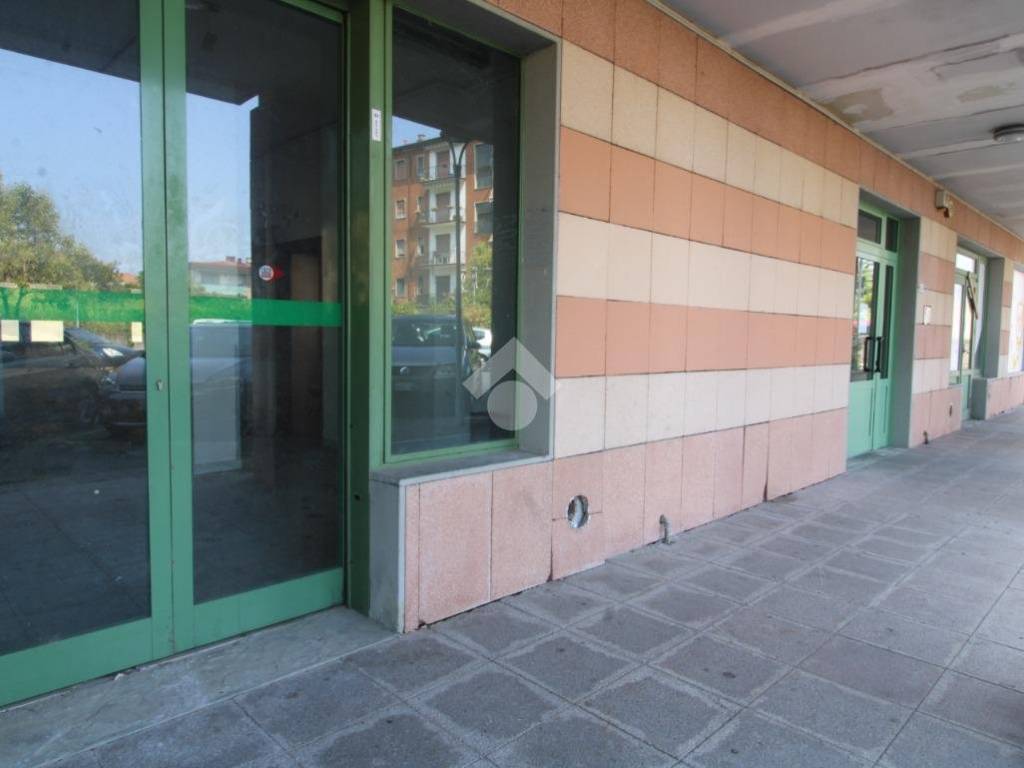 negozio in vendita a Capriate San Gervasio