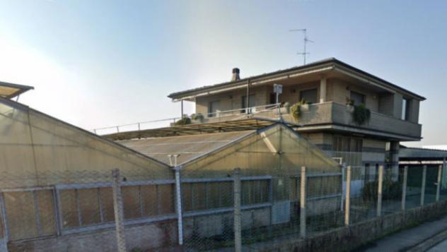 locale commerciale in vendita a Capriate San Gervasio