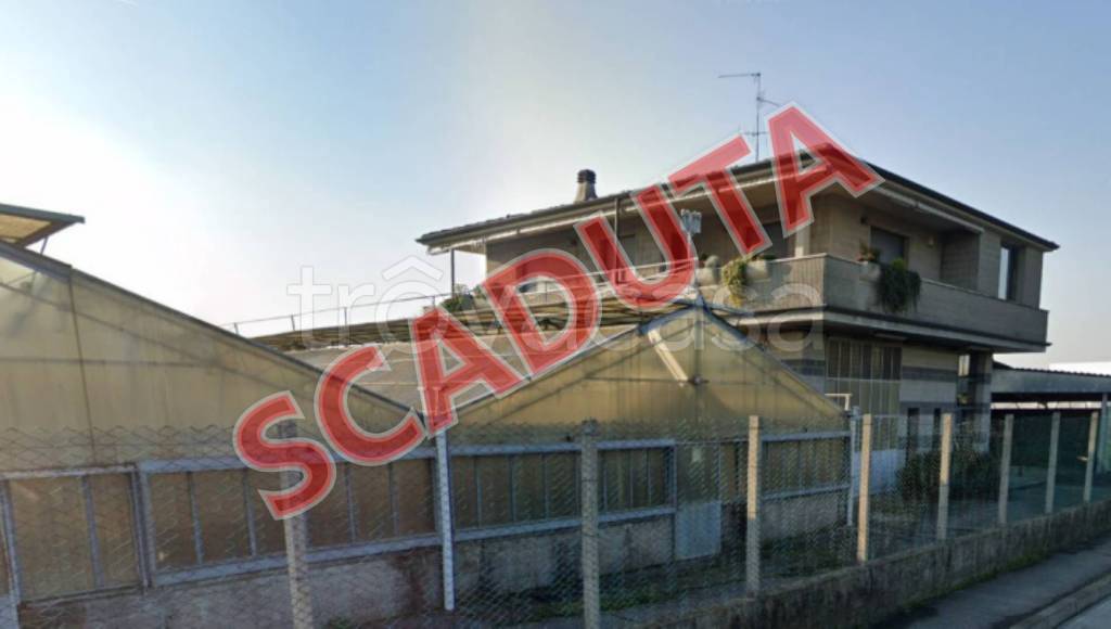 negozio in vendita a Capriate San Gervasio