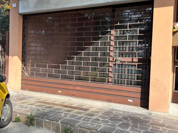 negozio in vendita a Capriate San Gervasio