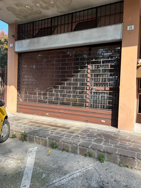 negozio in vendita a Capriate San Gervasio