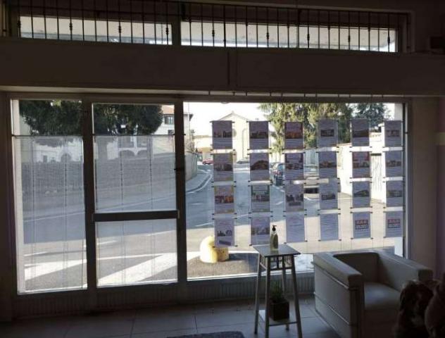 negozio in vendita a Capriate San Gervasio