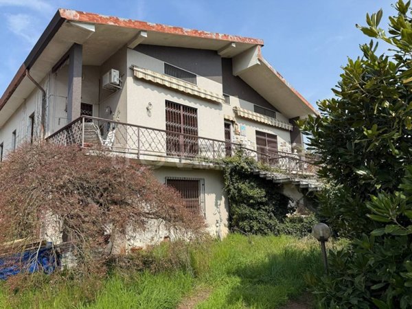 casa indipendente in vendita a Capriate San Gervasio
