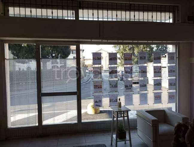 negozio in vendita a Capriate San Gervasio
