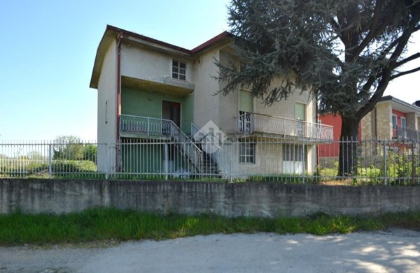 casa indipendente in vendita a Capriate San Gervasio in zona Capriate