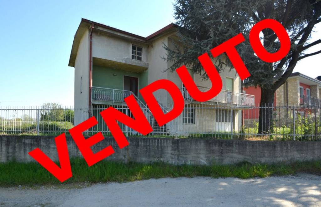 casa indipendente in vendita a Capriate San Gervasio in zona Capriate