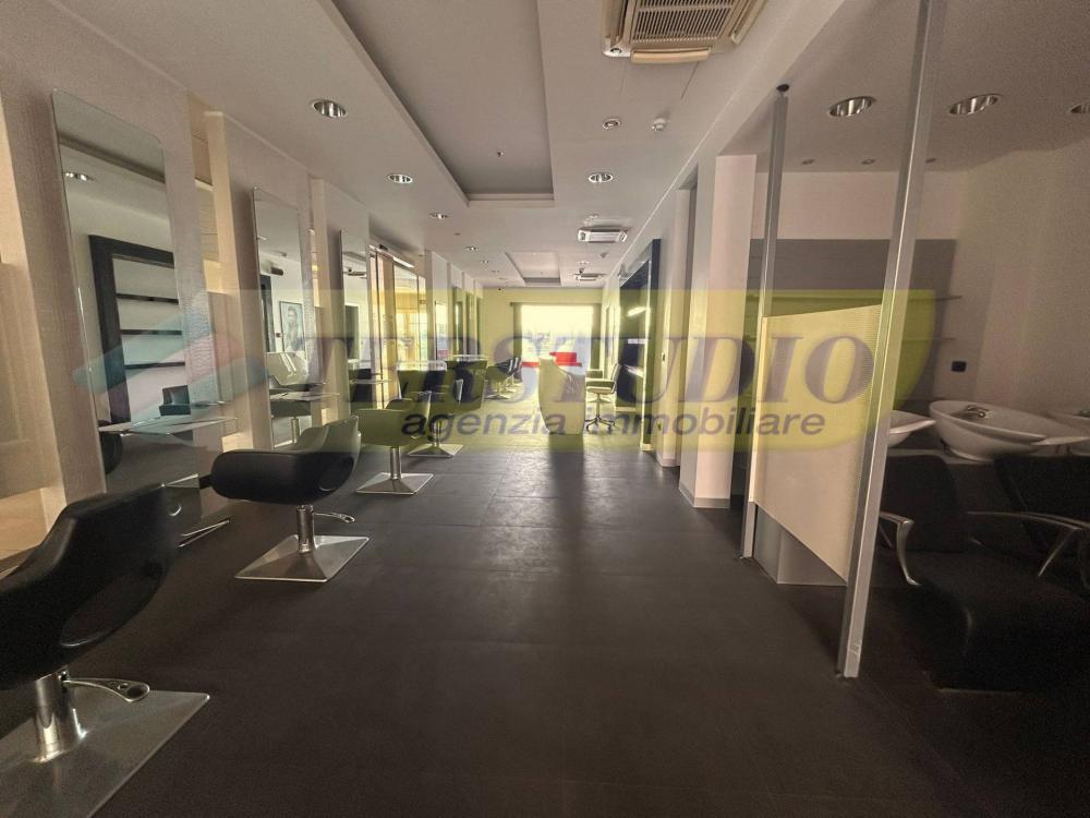 ufficio in vendita a Capriate San Gervasio in zona Capriate