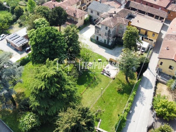 intera palazzina in vendita a Capriate San Gervasio in zona Capriate