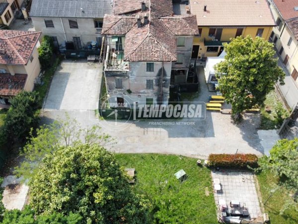intera palazzina in vendita a Capriate San Gervasio in zona Capriate