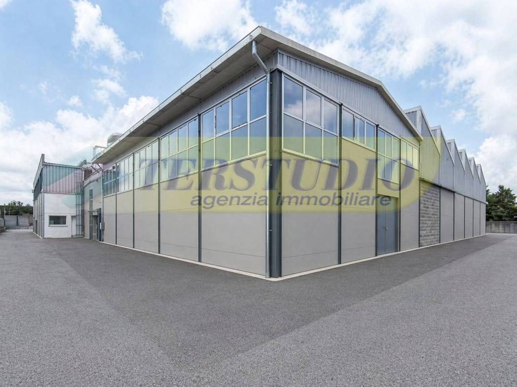 locale commerciale in vendita a Capriate San Gervasio