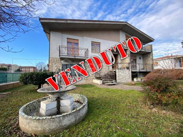 casa indipendente in vendita a Capriate San Gervasio in zona Capriate