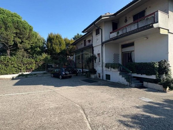 negozio in vendita a Capriate San Gervasio
