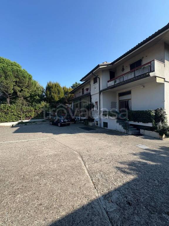 negozio in vendita a Capriate San Gervasio