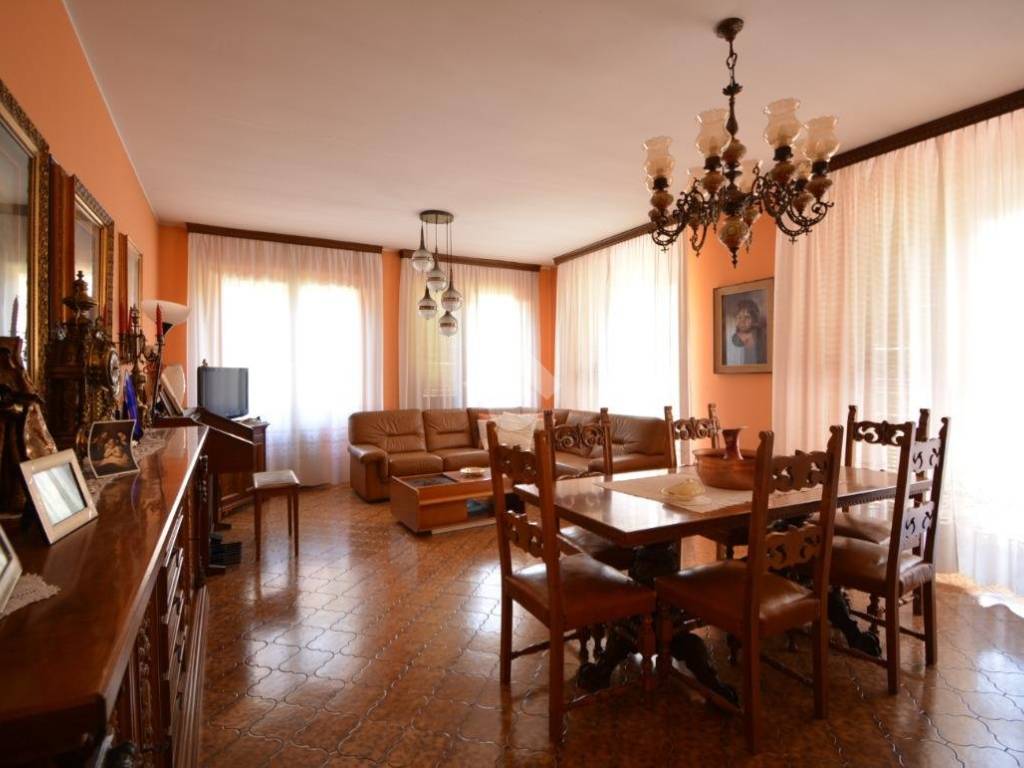 casa indipendente in vendita a Capriate San Gervasio
