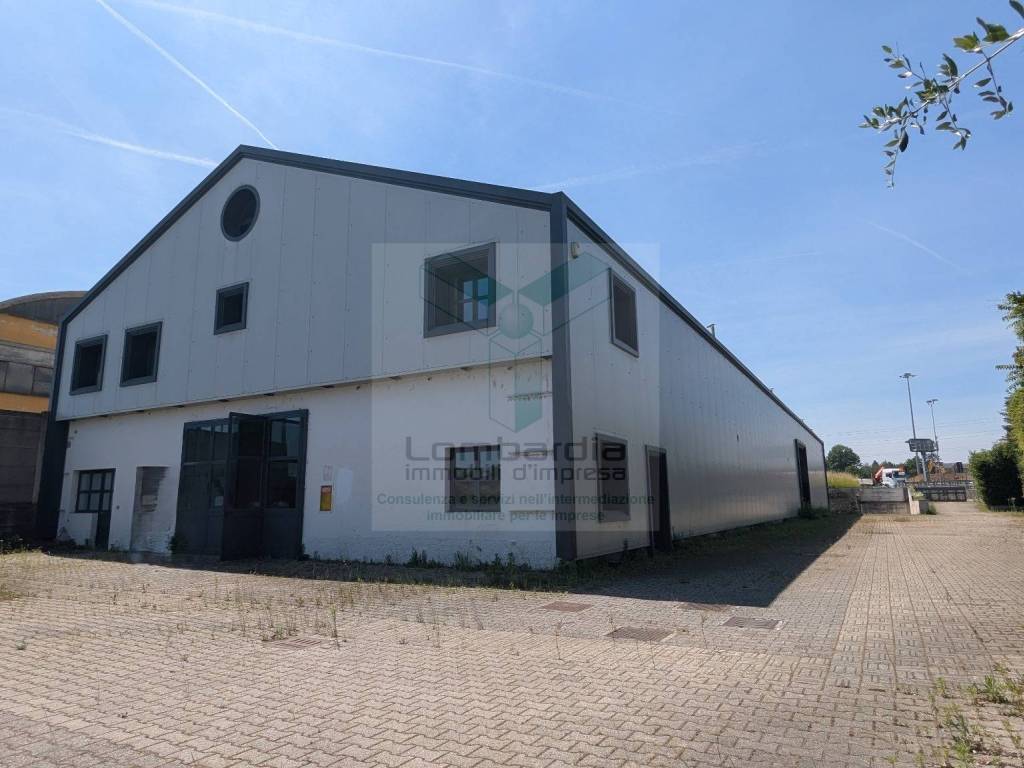 locale commerciale in vendita a Capriate San Gervasio