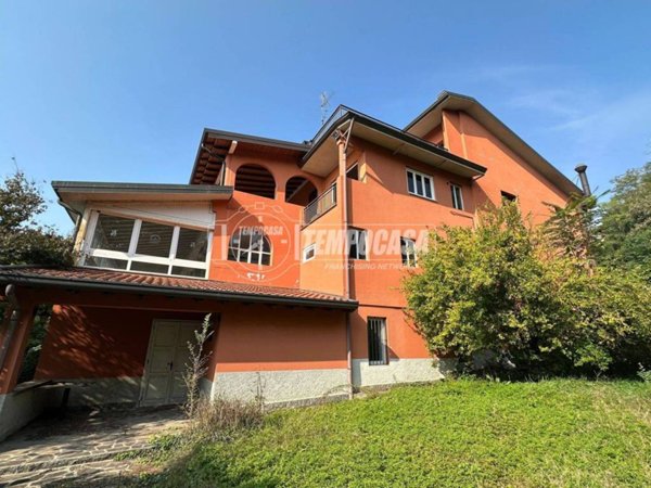 ufficio in vendita a Capriate San Gervasio in zona Crespi d'Adda