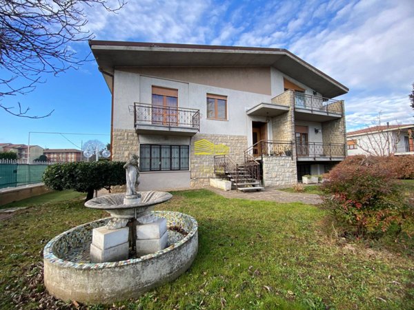 casa indipendente in vendita a Capriate San Gervasio in zona Capriate