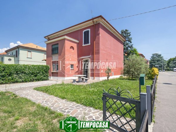 appartamento in vendita a Capriate San Gervasio in zona Crespi d'Adda
