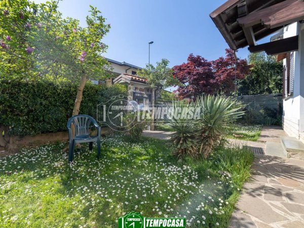 casa indipendente in vendita a Capriate San Gervasio in zona Capriate
