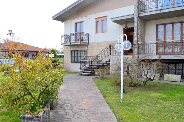 casa indipendente in vendita a Capriate San Gervasio in zona Capriate