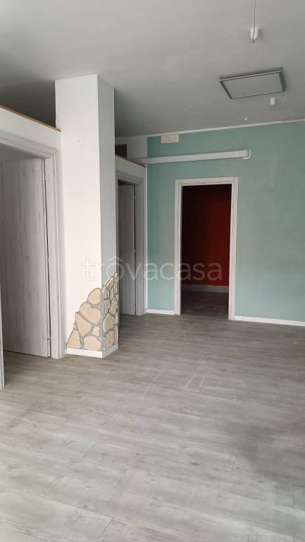 negozio in vendita a Capriate San Gervasio in zona Capriate