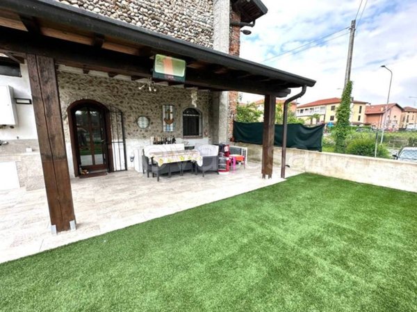 casa indipendente in vendita a Capriate San Gervasio in zona Capriate
