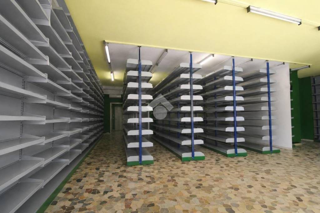 negozio in vendita a Capriate San Gervasio in zona Capriate