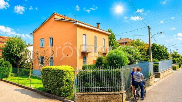 casa indipendente in vendita a Capriate San Gervasio in zona Capriate