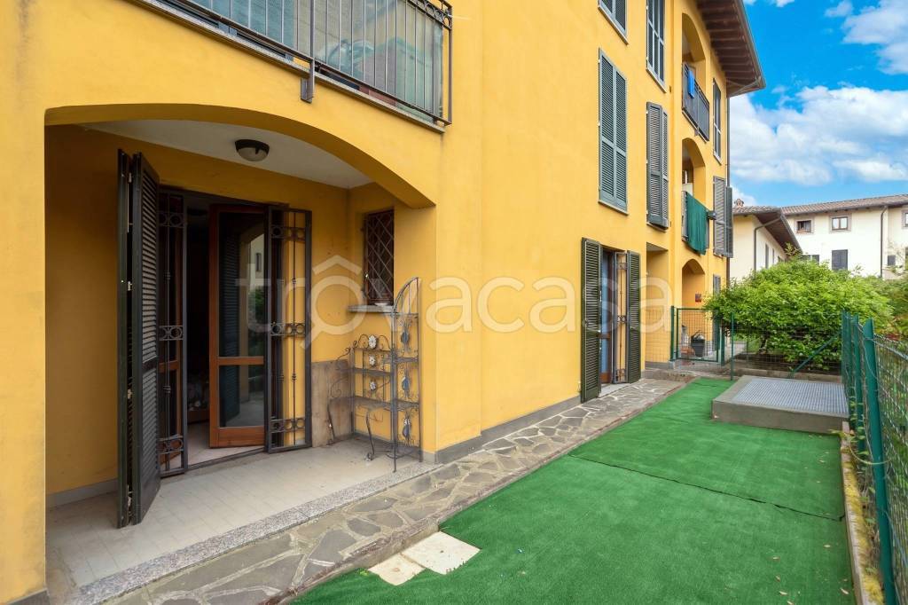 appartamento in vendita a Capriate San Gervasio in zona Capriate
